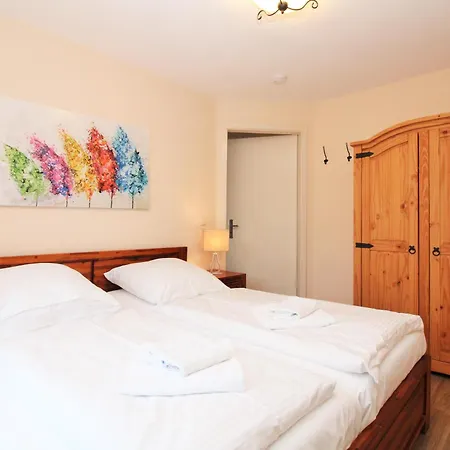 Appartementhaus Strandstrasse 32 24 アパート