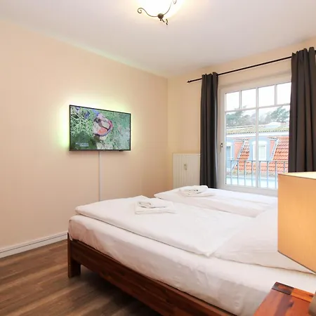 Appartementhaus Strandstrasse 32 24 *