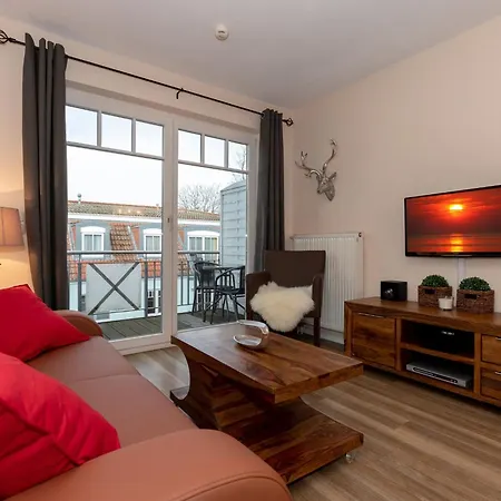 Appartementhaus Strandstrasse 32 24 *